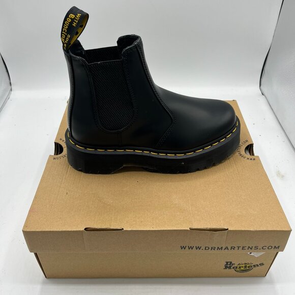 NWT DR. MARTENS V 2976 Quad CHELSEA Boots Polished Smooth Black Women Size 8 NEW - Picture 1 of 6